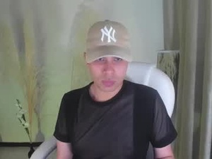 latin_boy_surprise's webcam