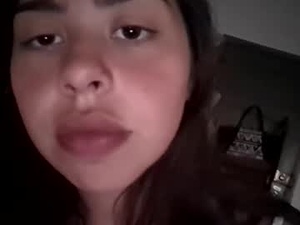 latina_lips's webcam