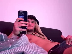 leosehenrot736234's webcam