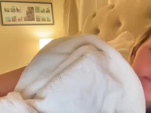 lickseeandbemee's webcam