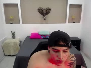 logan_peach5's webcam
