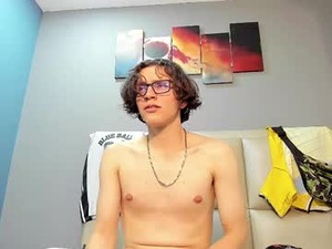 loganmillerrr's webcam