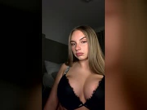 lolaaalive's webcam