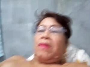 lolamommie's webcam