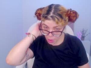 lucie_nicolls's webcam