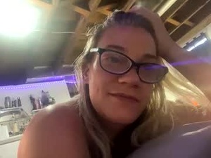 lunamichelle3's webcam