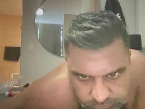 luv2bbreededboi's webcam