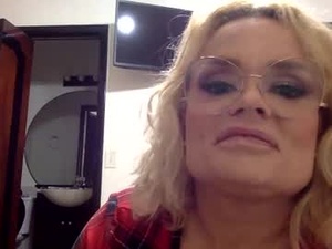 marilynannmore's webcam