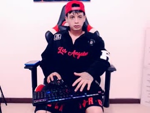 matias_undercromo_18's webcam