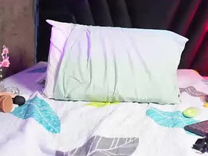 matureehornydesiree's webcam