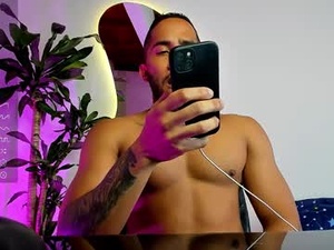 mens69bigcock's webcam