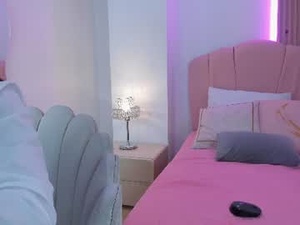 mia_pinklove's webcam