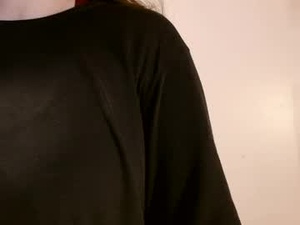 miaisgettinghot's webcam