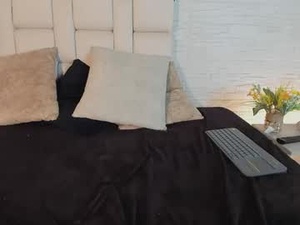 mila_hudson's webcam