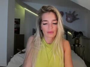 milfblondy's webcam