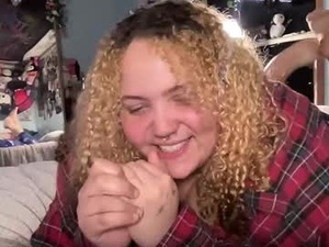 mixxedgoodness222's webcam