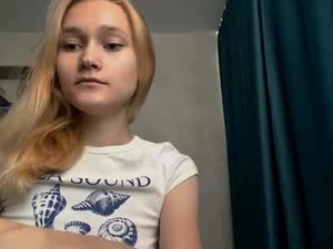 monamoona's webcam