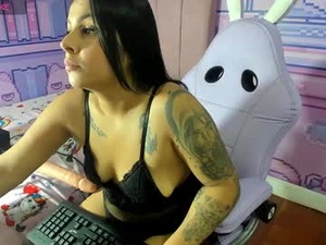 nahomy_ember's webcam