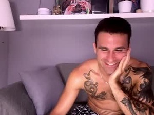 nicohornyboy's webcam