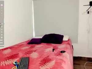 nicol_ofi777's webcam