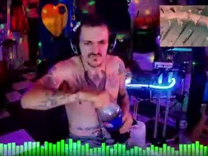 niniotrifasiko's webcam