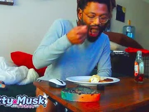 nuttyxmusk's webcam