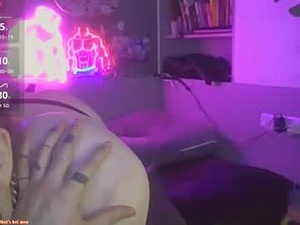 ownedholesynth4use's webcam