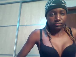 petite_ariana's webcam