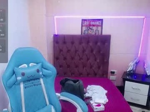 petite_lucy18's webcam