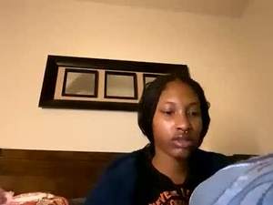 prettyfacefemale's webcam