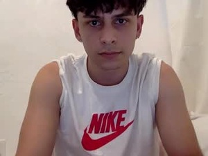 prettyhungboy's webcam
