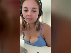 prettylittlevibe's webcam