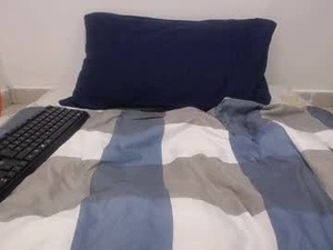 scarlet_mom's webcam