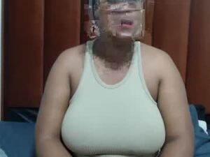 sexybustyxx's webcam