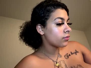 sexylightbright23's webcam