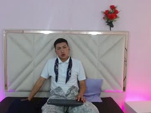shinedark_tay's webcam