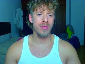 shirtless_dj's webcam