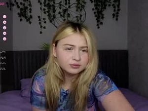 shy_blondiee's webcam