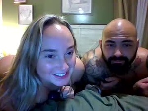 smalltownpussypounding's webcam