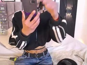 sweet_poison37's webcam