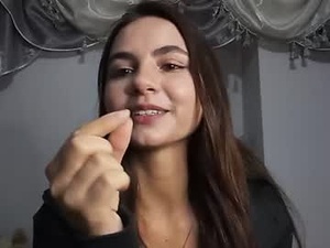 sylvialoften's webcam