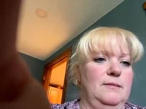 thanks4cumming24's webcam