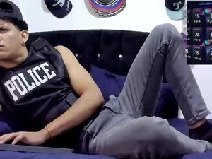 theo_bigcock_'s webcam
