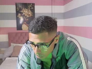 theo_steel_'s webcam