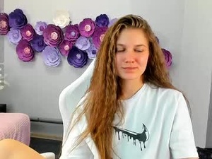 tiny_girl_18's webcam