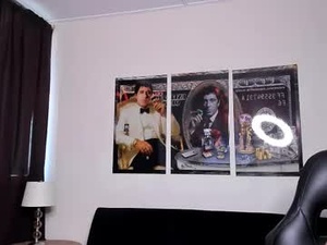 tyler_bell_'s webcam