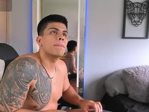 tyler_muscle's webcam