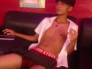 tyler_wolf_1's webcam
