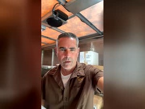 upsguypaulie69's webcam