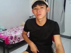 ur_younngtwinkxxx's webcam